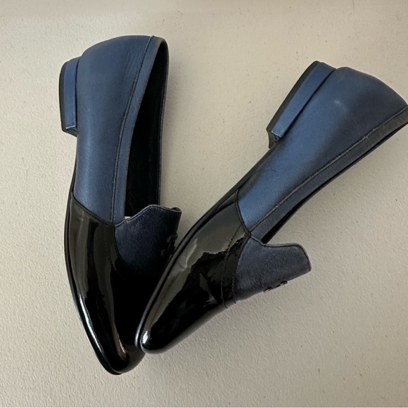 VINTAGE CHANEL PATENT Leather round Toe Loafers - Picture 3 of 14